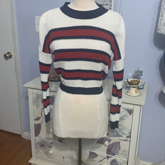 Charlotte Russe Sweaters - Charlotte Russe Crop Sweater